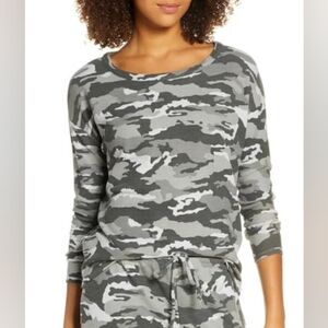 New Chaser Camo Cozy Crew Neck Tees-Long Sleeve Sweatshirt Medium Women Green